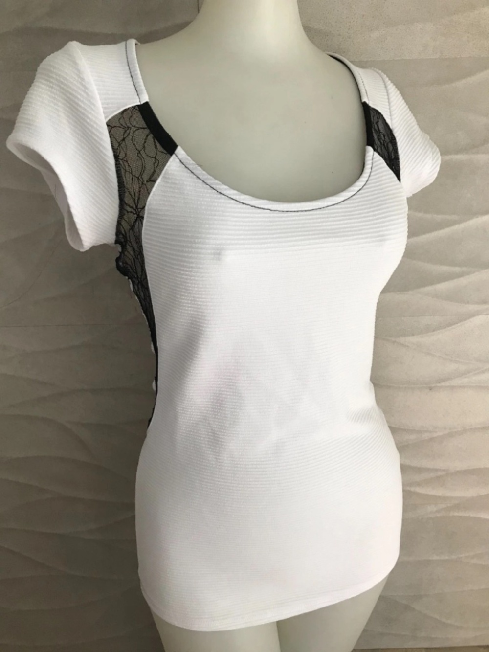 New bebe 2b white textured black lace inset cutout tea top